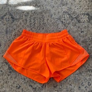 Lululemon Hotty Hot low rise 2.5 shorts